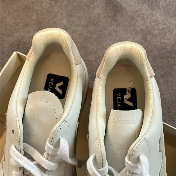 Veja V-12 LEATHER WHITE SABLE - Picture 5 of 10